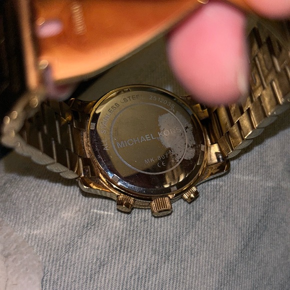 Michael Kors Oversized Gold Tone Runway Watch - Picture 7 of 8